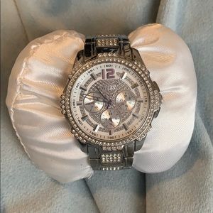 Beautiful Guess Watch (comes with extra links)